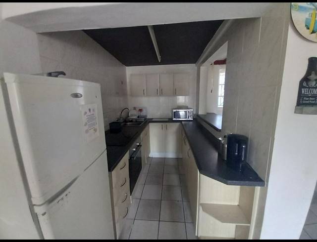 2 BEDROOM APARTMENT FOR SALE IN UVONGO BEACH